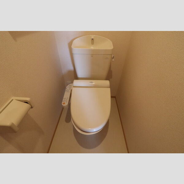 トイレ (トイレ)