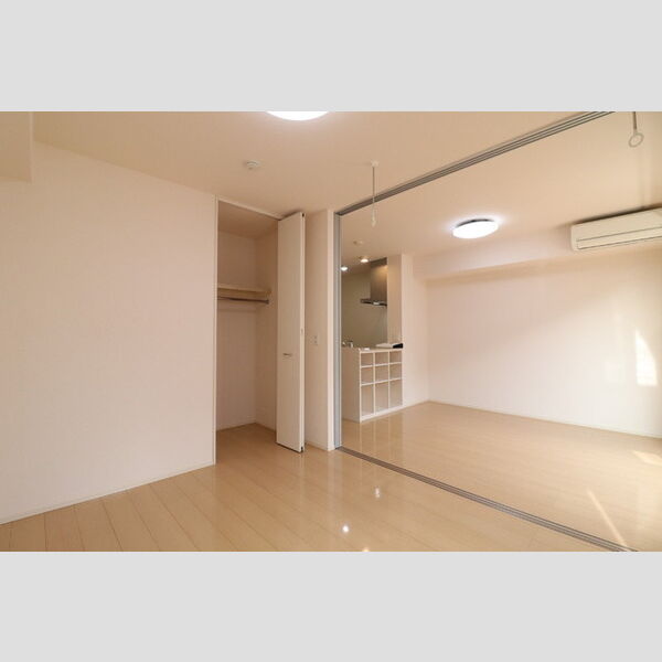 その他 (南側洋室)