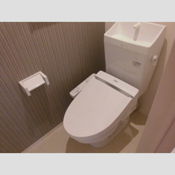 トイレ (トイレ)