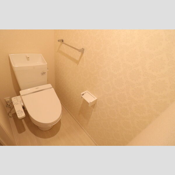 トイレ (温水洗浄暖房便座付き)