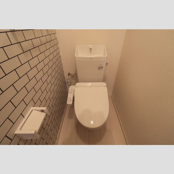 トイレ (トイレ)