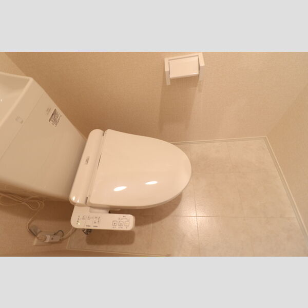 トイレ (トイレ)