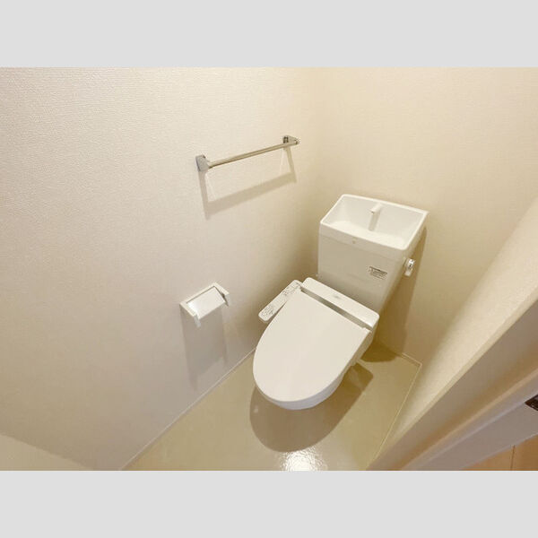 トイレ (温水洗浄暖房便座)