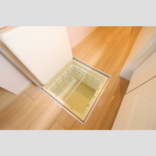 収納 (床下収納)