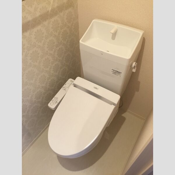 トイレ (トイレ)