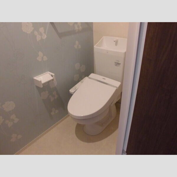 トイレ (トイレ)