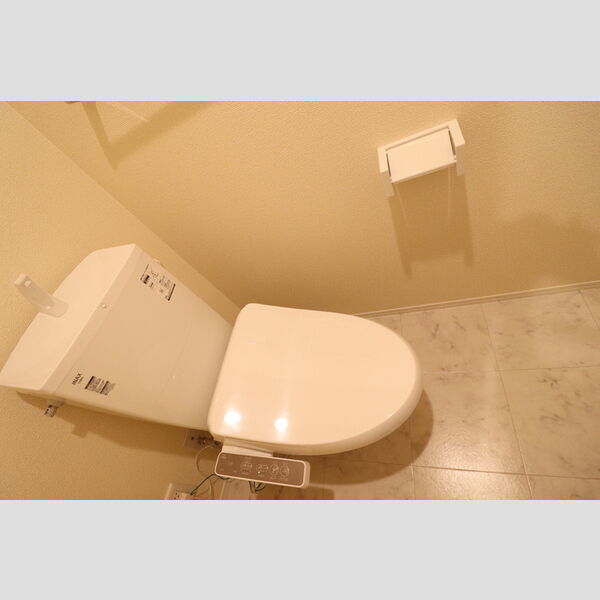 トイレ (トイレ)