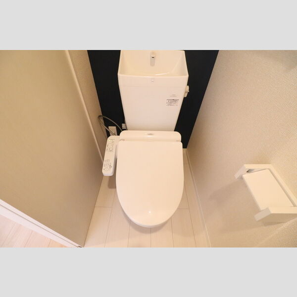 トイレ (トイレ)