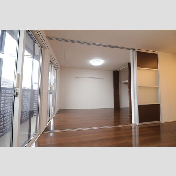 その他 (南側洋室)