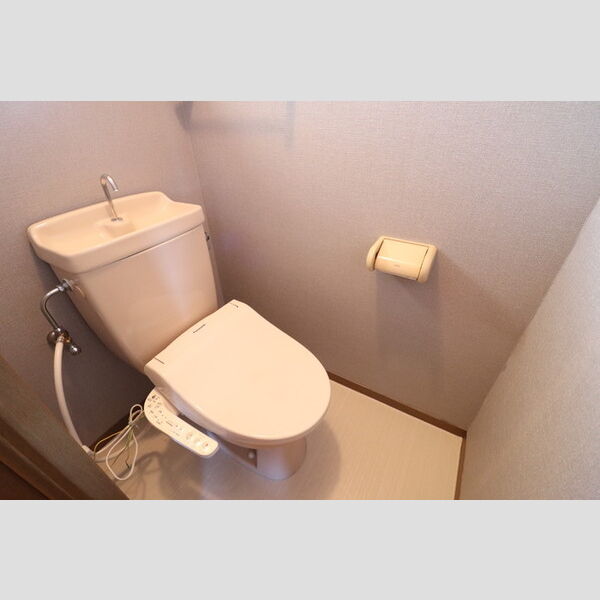トイレ (トイレ)