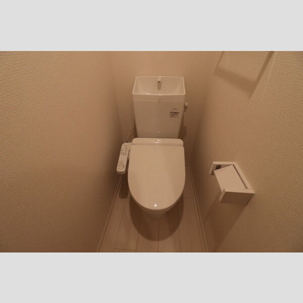 トイレ (トイレ)