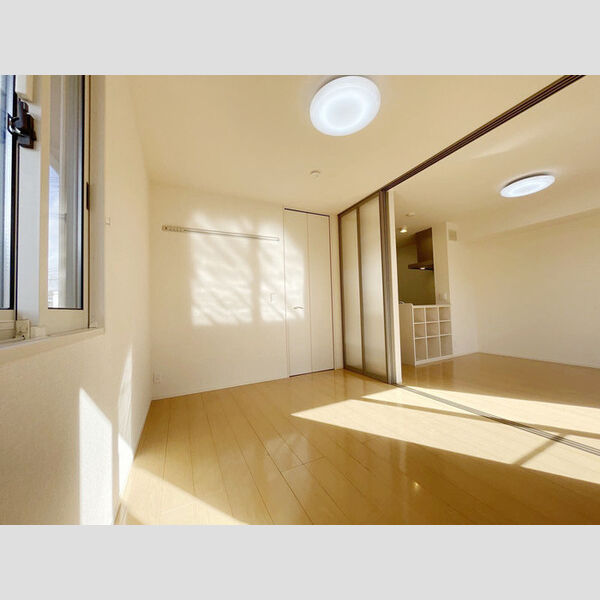 その他 (南側洋室)