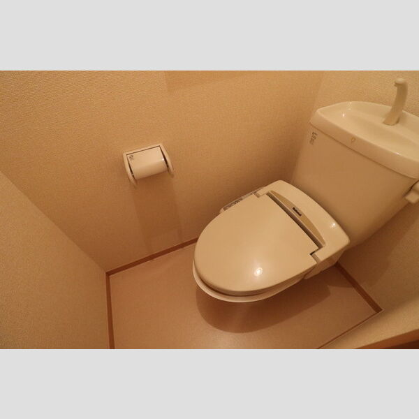 トイレ (トイレ)