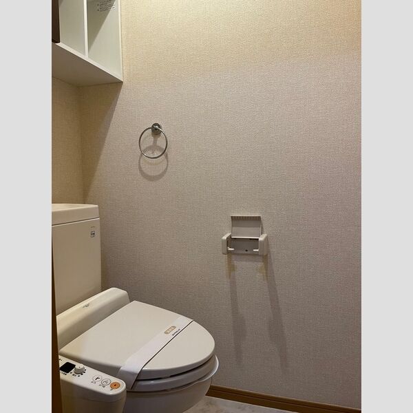 トイレ (温水洗浄暖房便座付き)