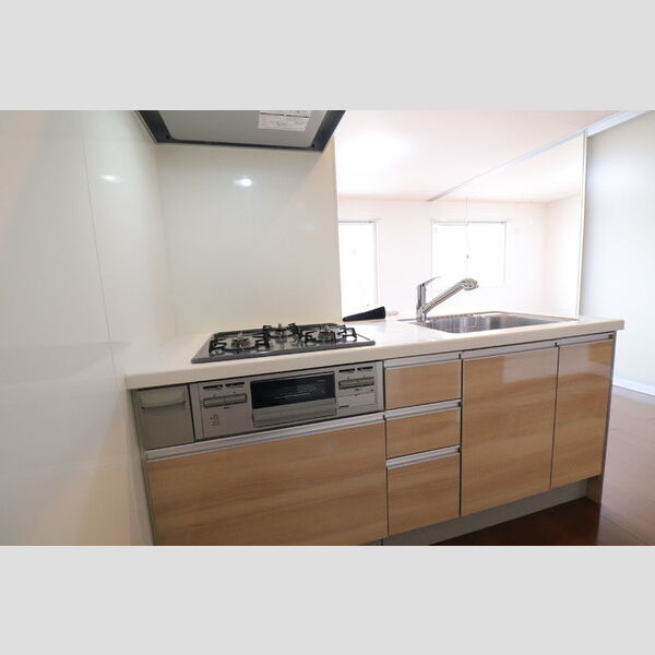 キッチン (3口ガスコンロ付き対面キッチン)