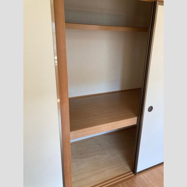 収納 (押入)
