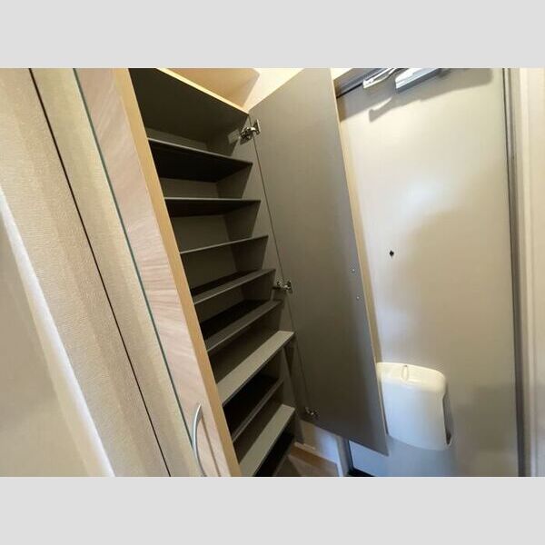 玄関 (シューズクローゼット)