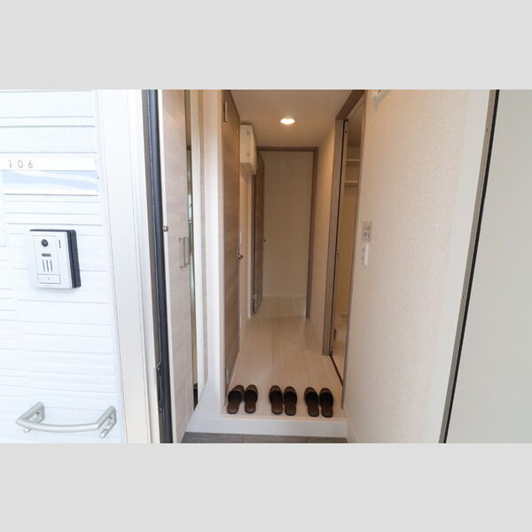 玄関 (玄関ホール)