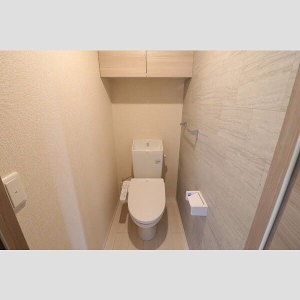 トイレ (温水洗浄暖房便座付き)