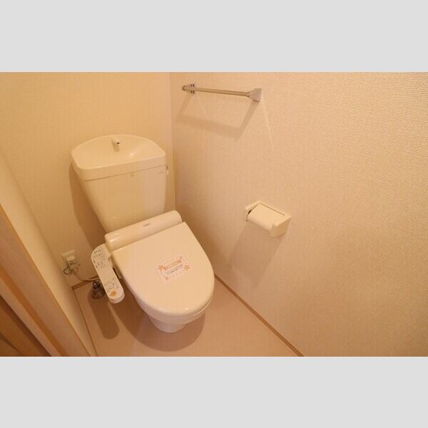 トイレ (温水洗浄暖房便座付き)