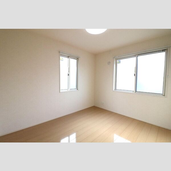 その他 (北側洋室)