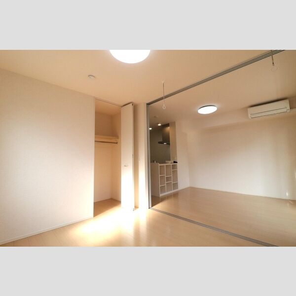 その他 (南側洋室)