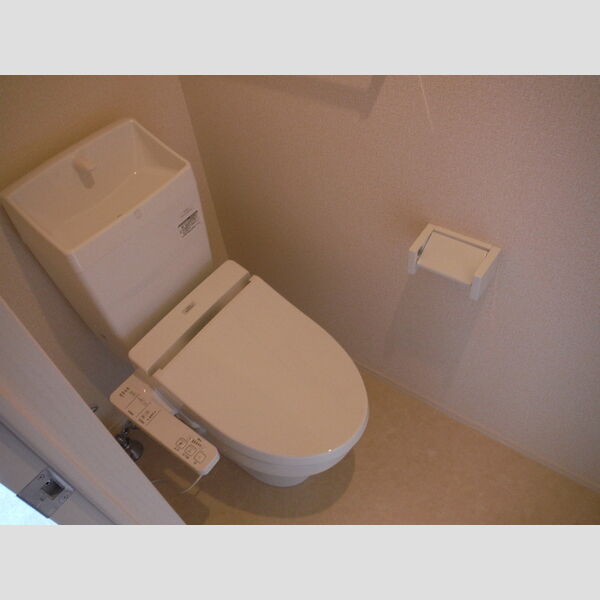 トイレ (トイレ)