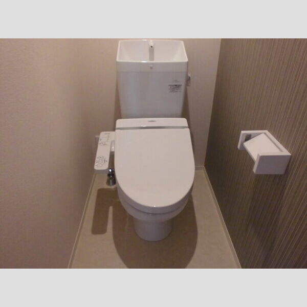 トイレ (トイレ)