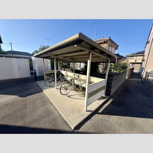 現地周辺 (駐輪場)