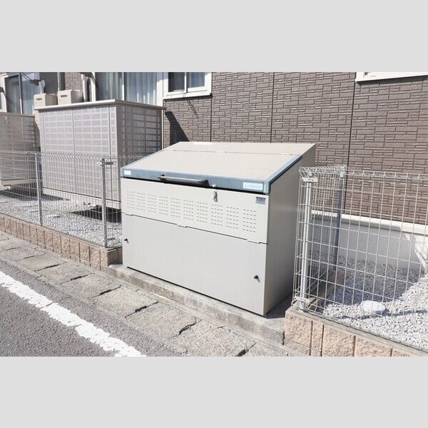 現地周辺 (ゴミ置き場)