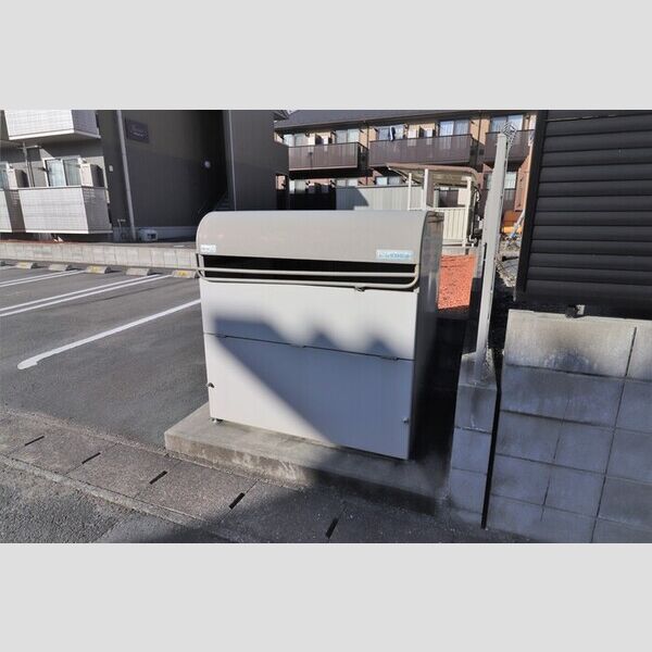 現地周辺 (ゴミ置き場)