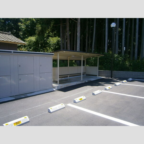 現地周辺 (駐輪場)