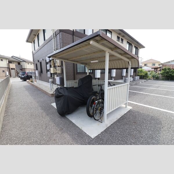 現地周辺 (駐輪場)