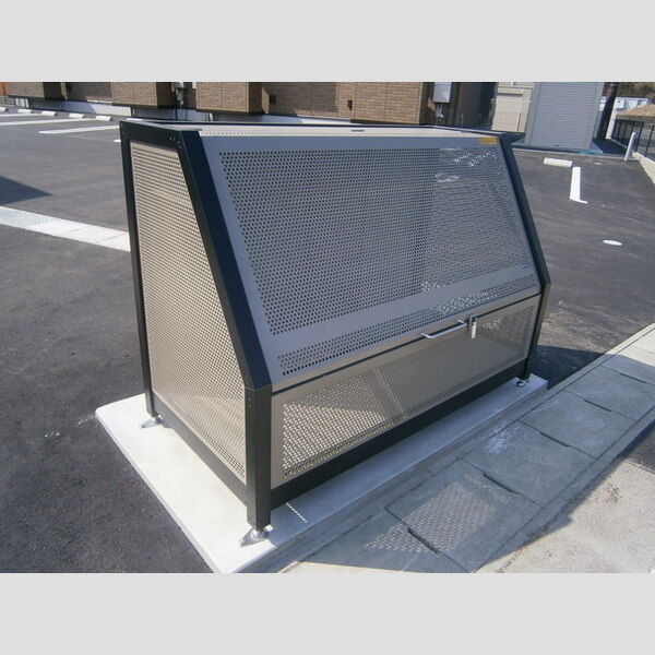 現地周辺 (ゴミ庫)