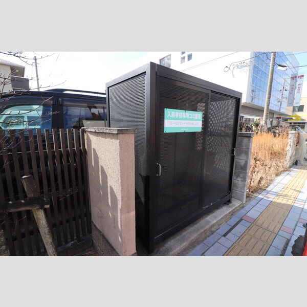 現地周辺 (共用ゴミ置き場)