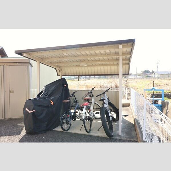 現地周辺 (駐輪場)