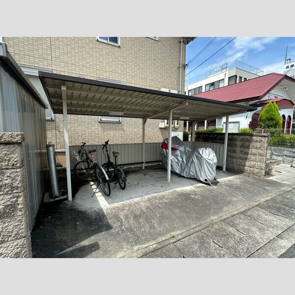 現地周辺 (駐輪場)