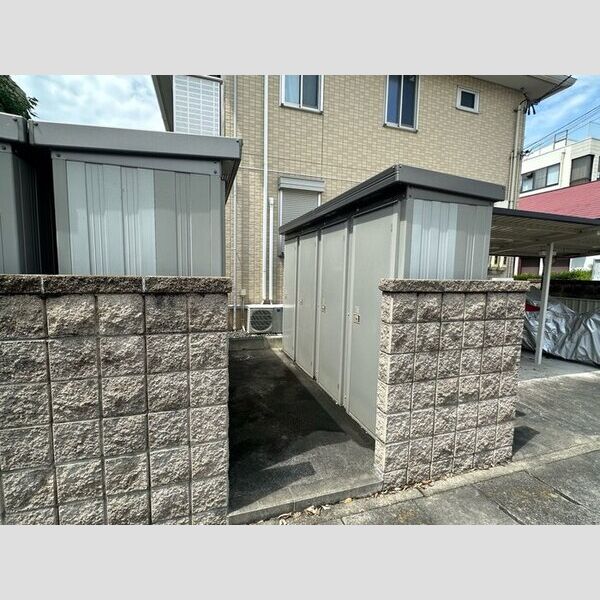 現地周辺 (物置)