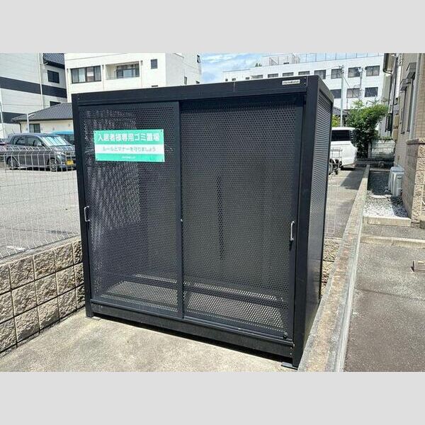 現地周辺 (ゴミ置場)