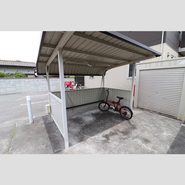 現地周辺 (駐輪場)