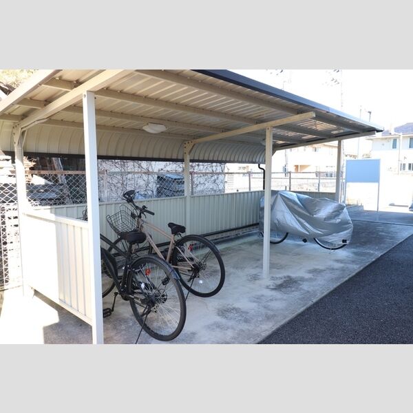 現地周辺 (共用駐輪場)