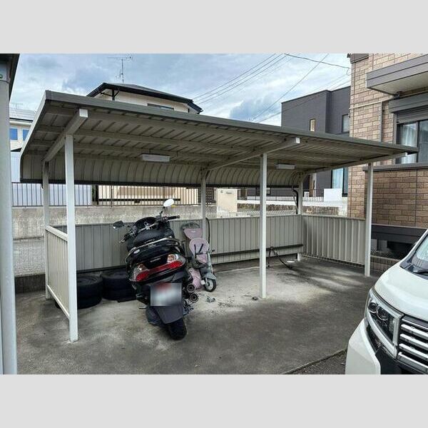 現地周辺 (駐輪場)