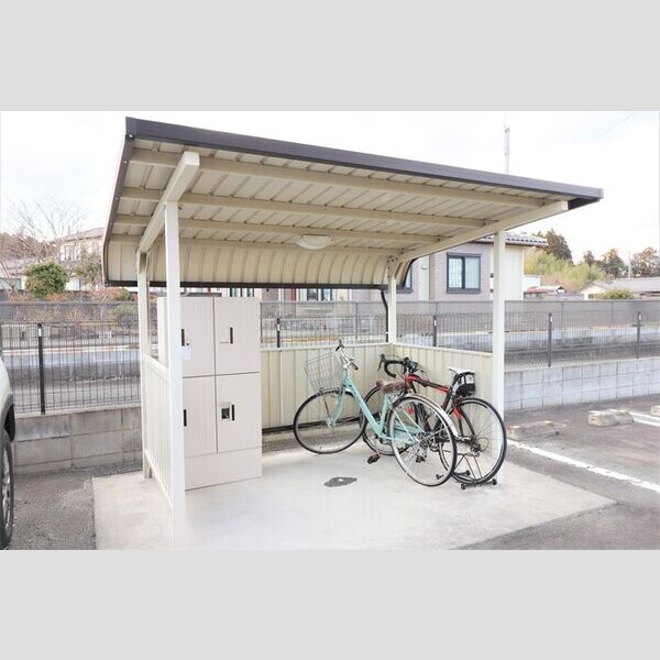 現地周辺 (駐輪場)