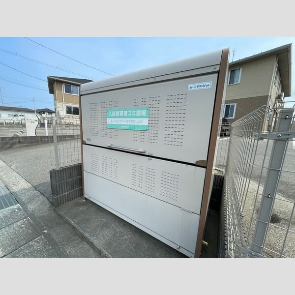 現地周辺 (ゴミ置き場)
