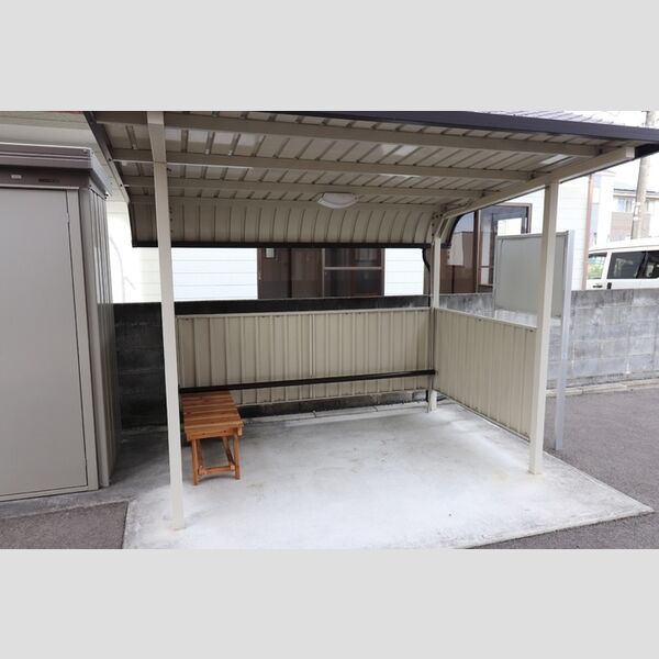 現地周辺 (共用駐輪場)