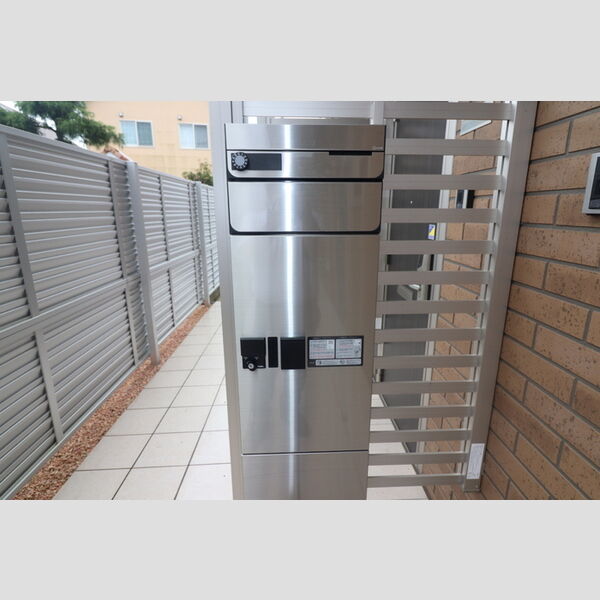 エントランス (宅配ボックス)