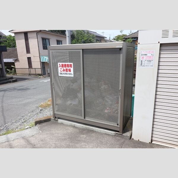 現地周辺 (ゴミ置場)