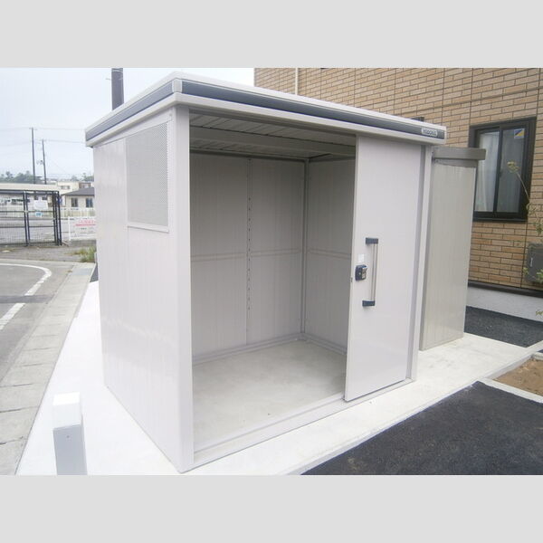 現地周辺 (専用ゴミ庫)