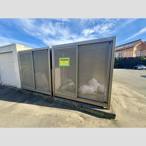 現地周辺 (ゴミ置き場)