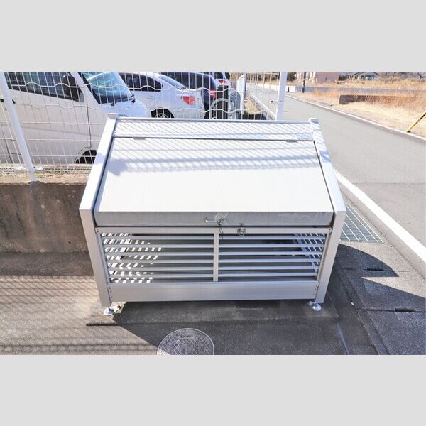 現地周辺 (ゴミ置き場)